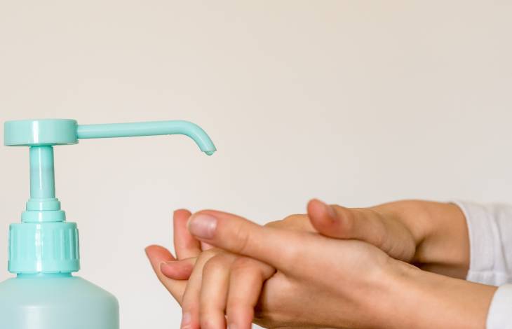 Contrôle de la désinfection des mains levé pour les commerces alimentaires en libre-service